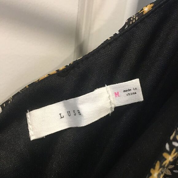 Lush medium floral cinched side puff sleeve dress - Picture 3 of 5